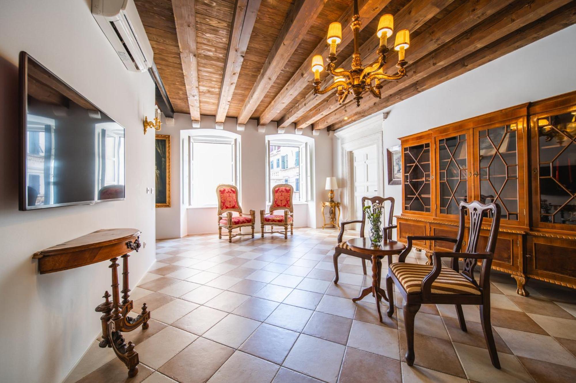 Sunce Palace With Free Offsite Parking Apartma *