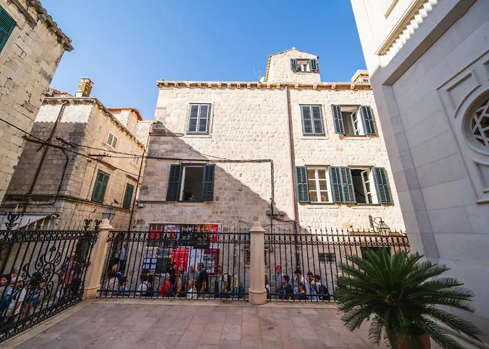 Sunce Palace Apartments With Free Offsite Parking