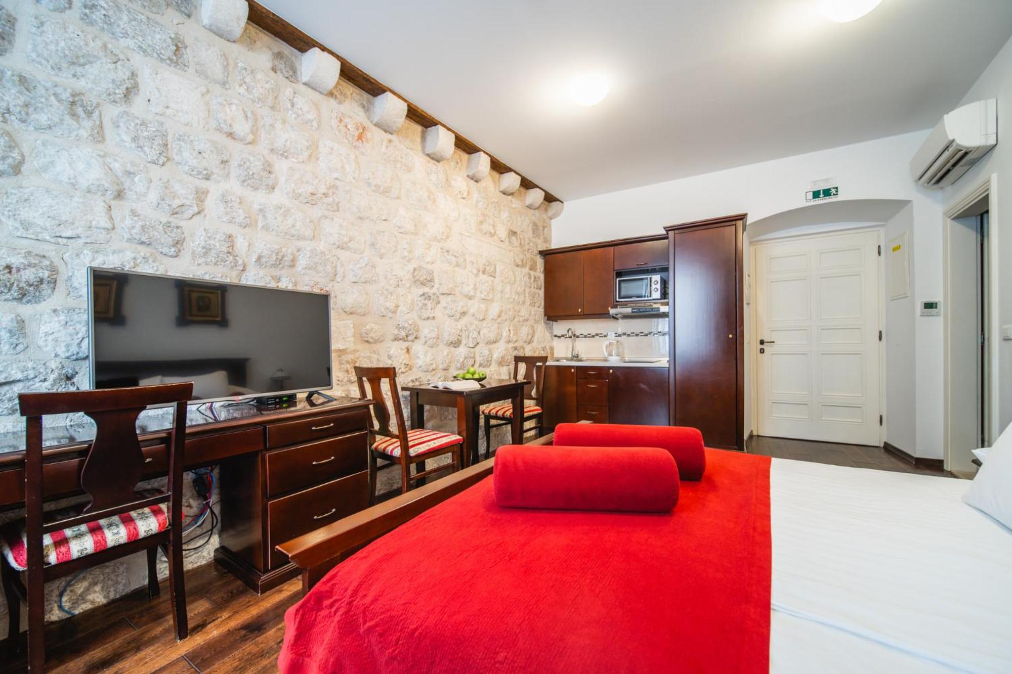 Sunce Palace With Free Offsite Parking Apartman