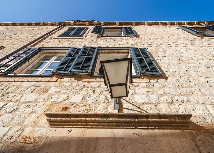 Sunce Palace Apartments With Free Offsite Parking