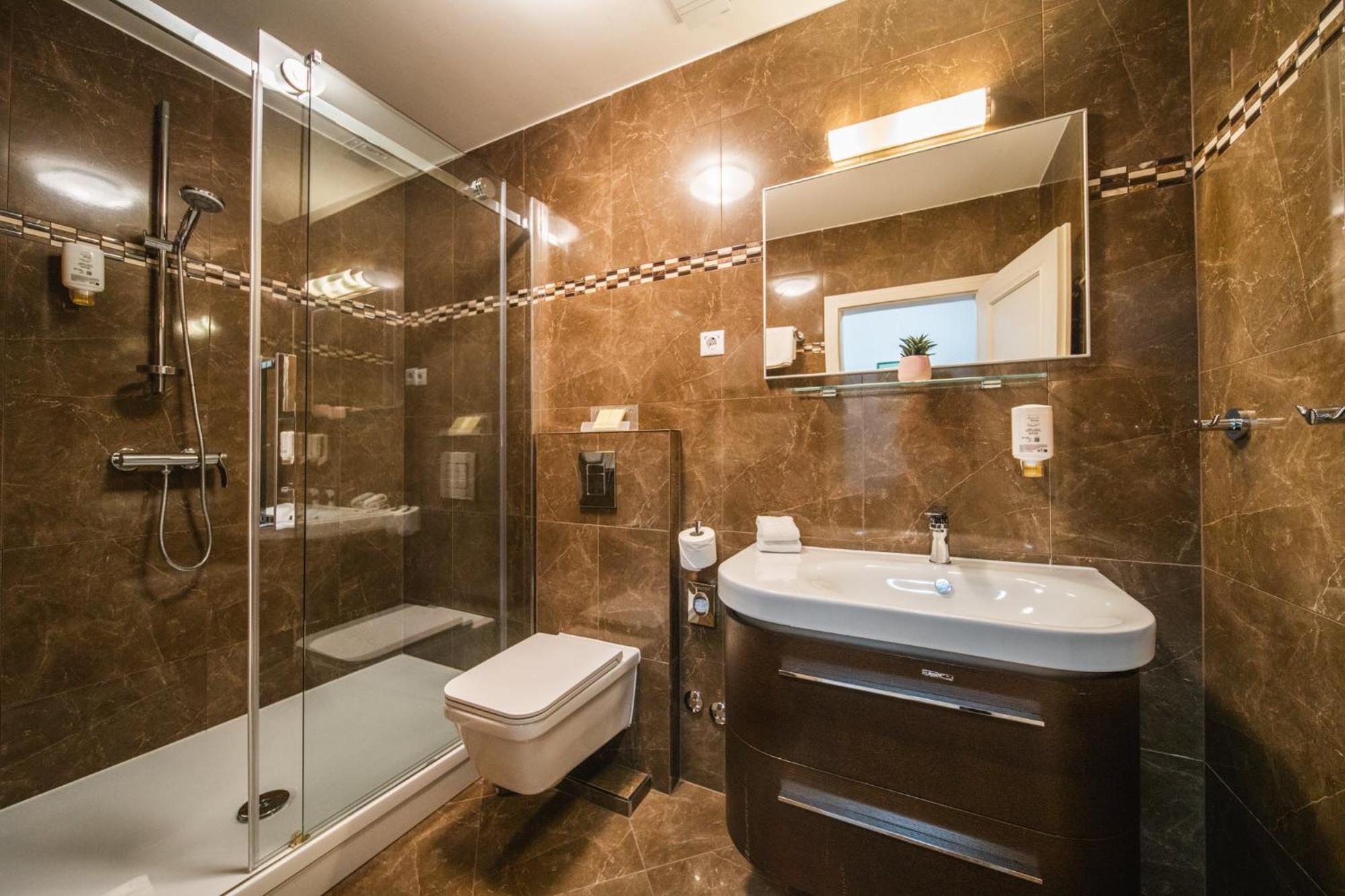 Sunce Palace With Free Offsite Parking Appartamento